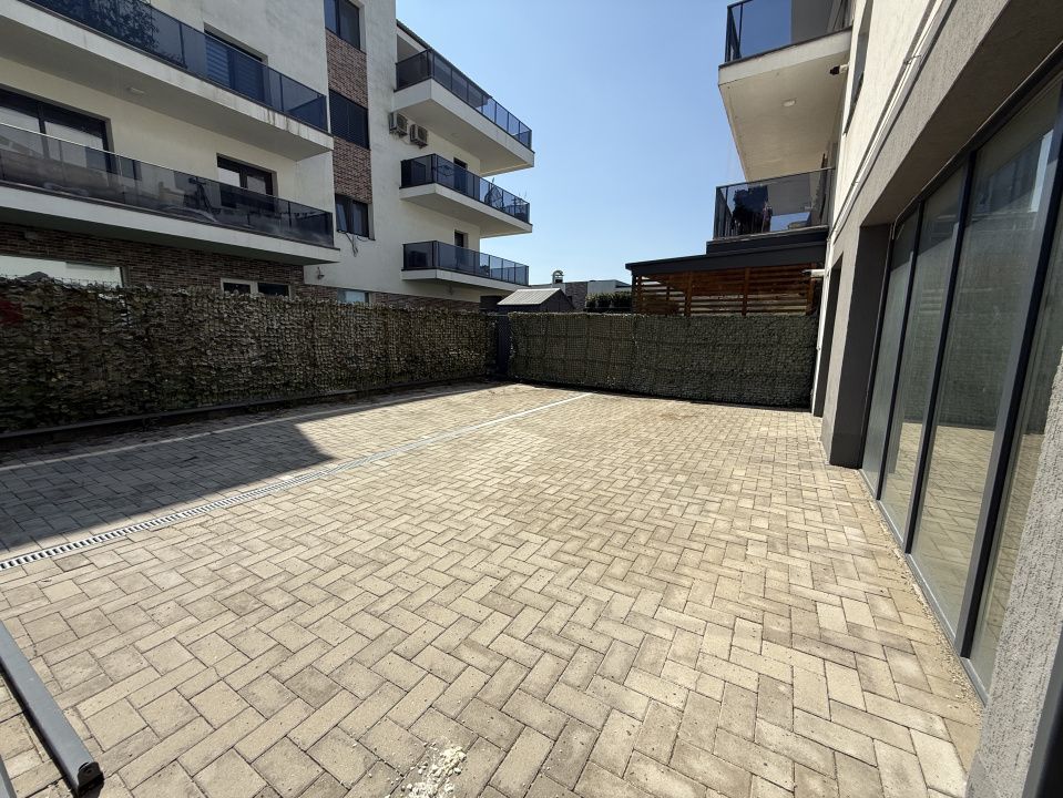 Spatiu comecial cu terasa in Borhanci – fotografia 1 din 6