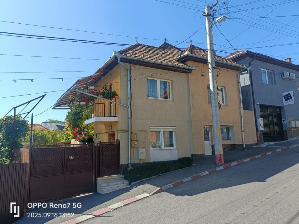 Casă cu spațiu comercial de vânzare în Reghin – fotografia 2 din 11