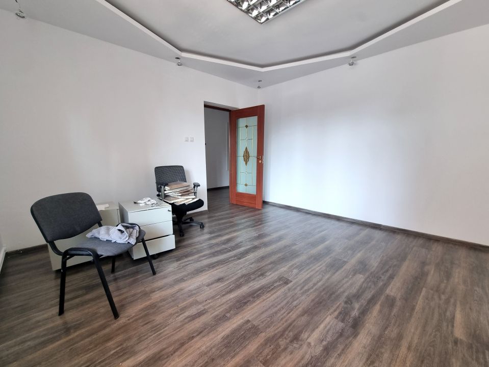 Spatiu de birouri cu 3 locuri de parcare, cartier Intre Lacuri – fotografia 7 din 11