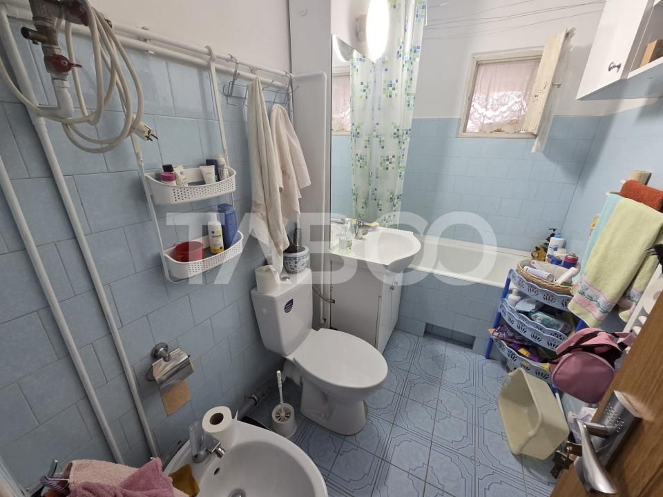 Apartament 3 camere decomandat zona 1 Decembrie 75mp si boxa la subsol – fotografia 9 din 11