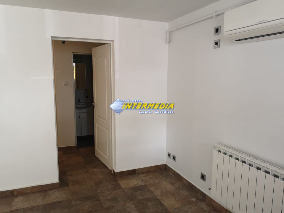 Spatiu comercial 40 mp finisat de inchiriat in Cetate – fotografia 2 din 19