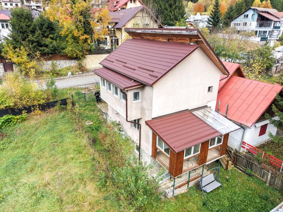 Vilă D+P+1+Pod în Azuga – Vedere Spectaculoasă spre Varful Cazacu – fotografia 24 din 61