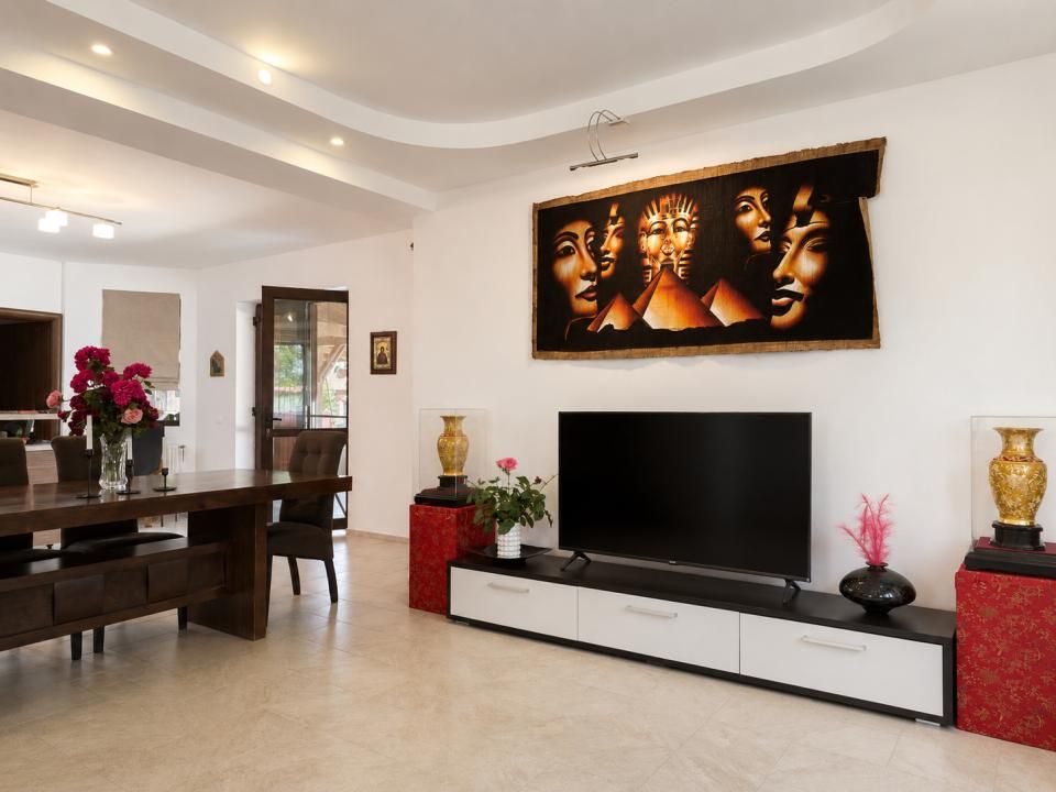 Vilă 6 camere Crevedia | 243 mp utili | Spațiu pentru întreaga familie – fotografia 2 din 18