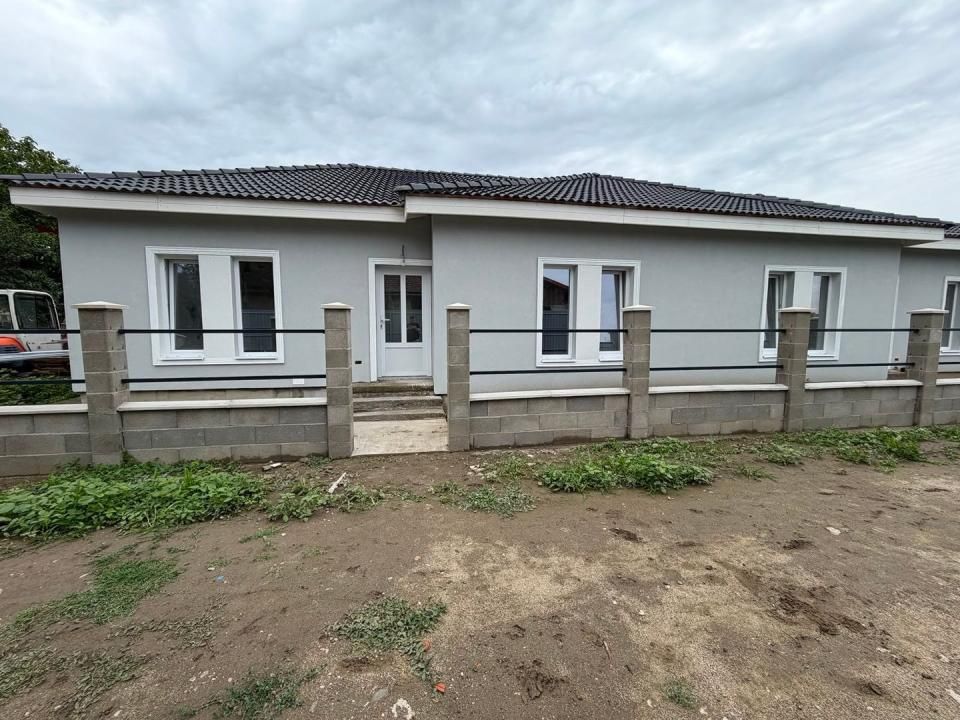 Duplex in Utvin | 3 camere | Toate utilitatile | Curte | Asfalt | – fotografia 1 din 13