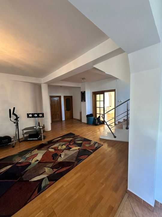 Oportunitate de investiție! Casă de vanzare, cu 8 camere, 382 mp, zona Gruia – fotografia 1 din 11