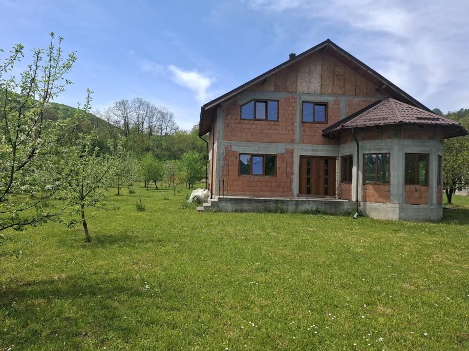 Casă P+M 4 dormitoare 188 mp și teren de 3.400 mp cu livadă in Pucioasa-Sat – fotografia 15 din 19