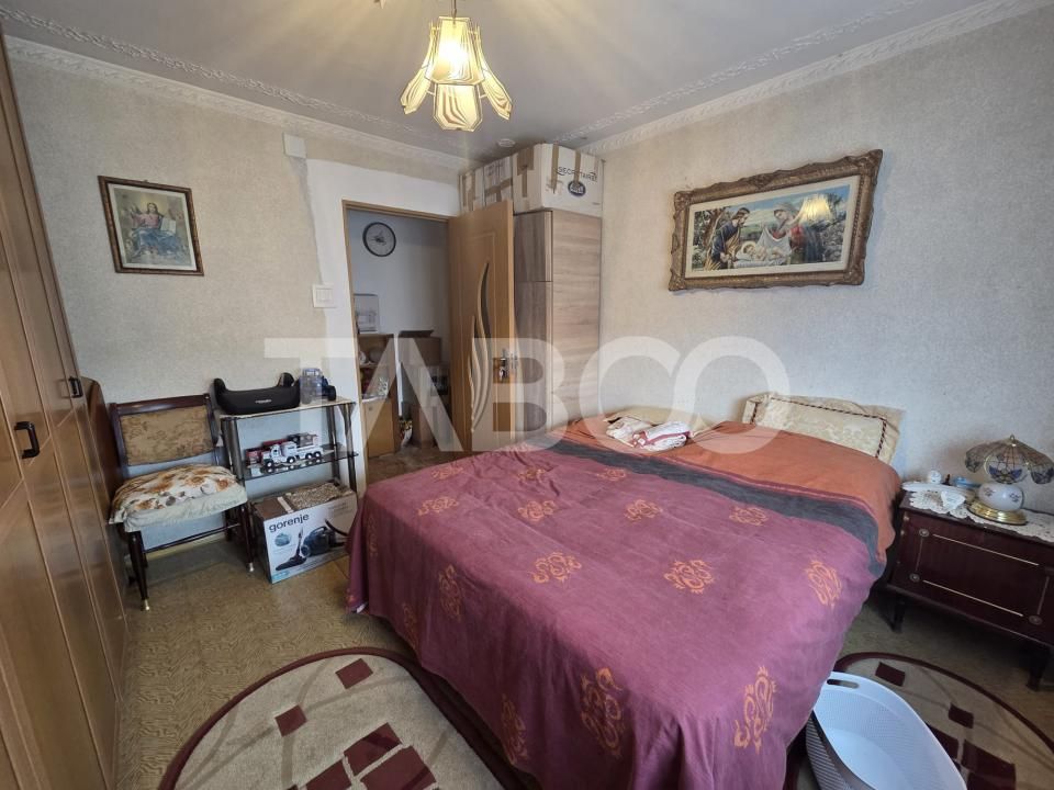 Apartament 3 camere decomandat zona 1 Decembrie 75mp si boxa la subsol – fotografia 3 din 11