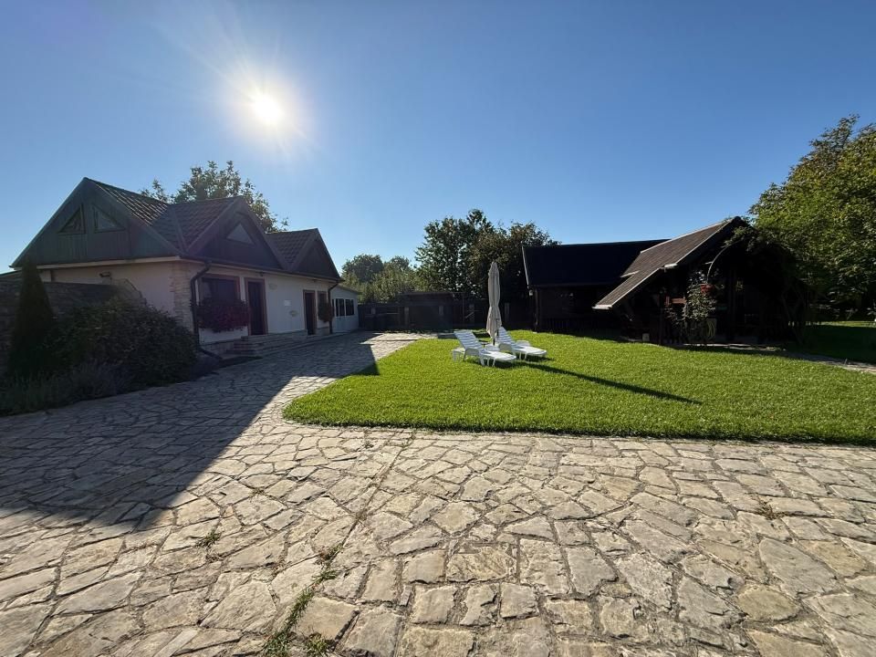 Casa de vânzare cu 10 camere | Teren 5.300 mp | Roman, Neamț – fotografia 8 din 9