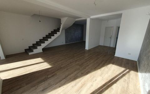 Casa insiruita tip cvadruplex, 119,7 mp utili, teren 402 mp in Mosnita Noua