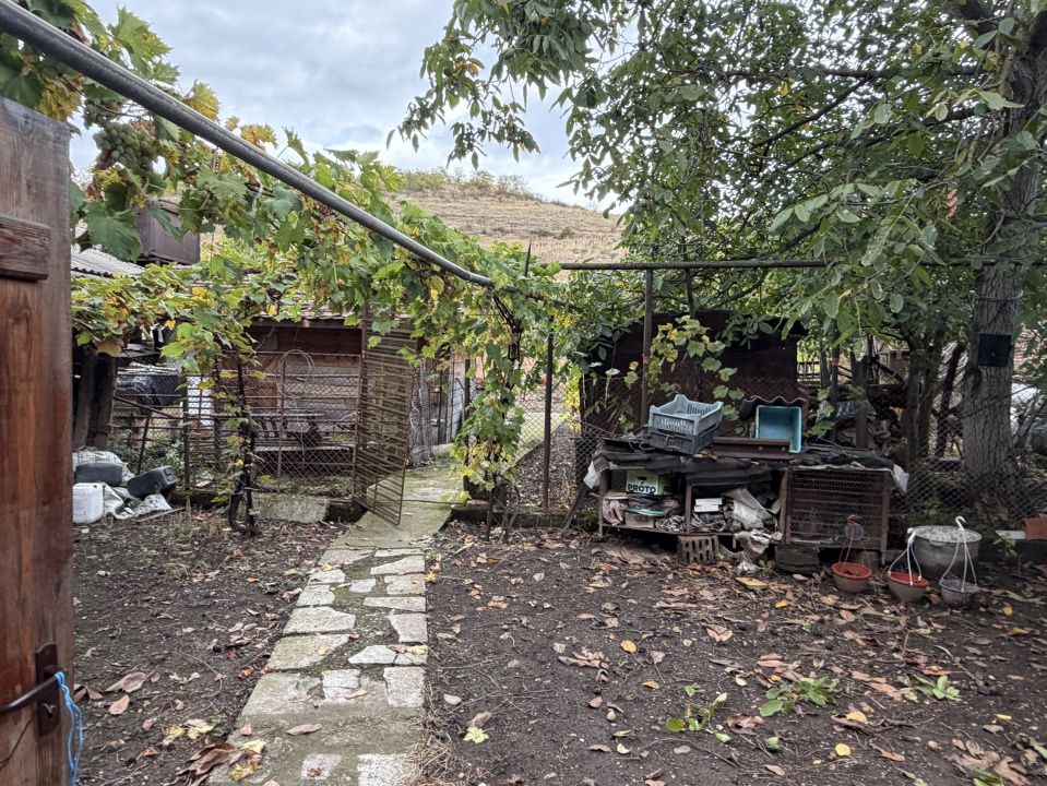 CASĂ DE VÂNZARE ÎN ȘARD, COMUNA IGHIU – TEREN 2.709 MP | 2 CASE | GARAJE | ANEXE – fotografia 16 din 23