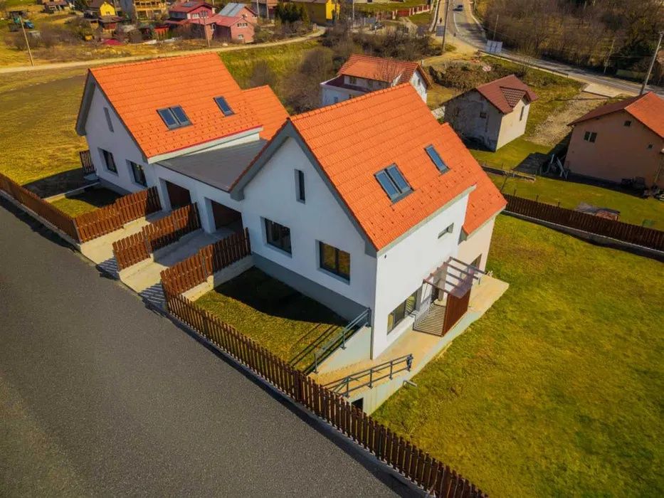 Casă cuplată prin garaj în Sălicea, 245 mp utili, teren 523 mp – fotografia 2 din 9