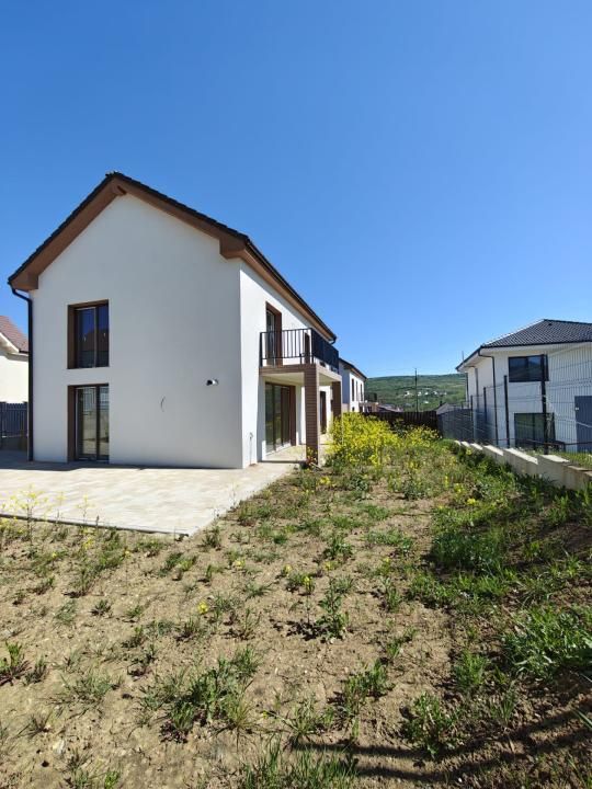 Casă cu garaj de vânzare – Chinteni, zonă liniștită – fotografia 3 din 7