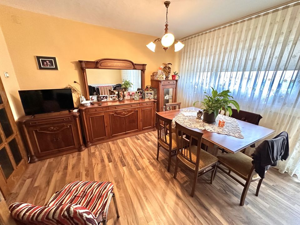 Vanzare Apartament 4 camere modificat in 3 CETATE M-uri vedere Parc 2 bai 2 balc – fotografia 1 din 17