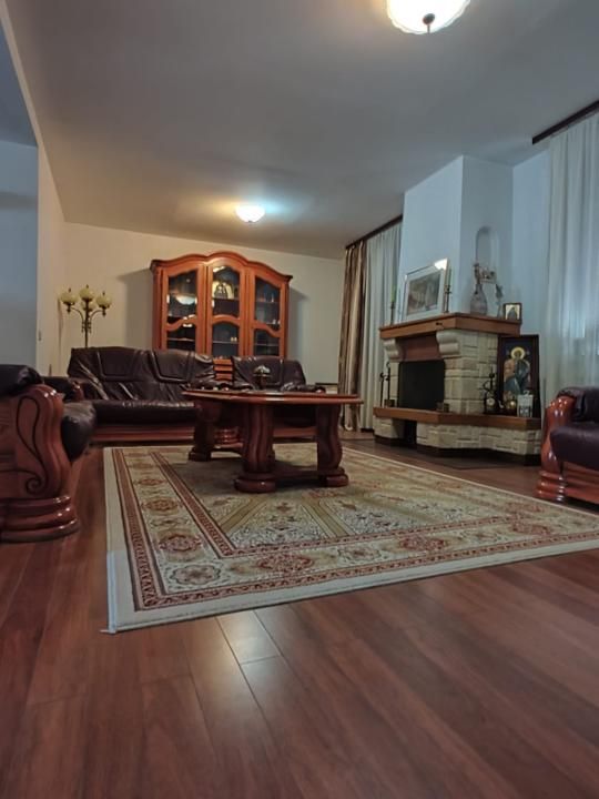 Vilă exclusivistă de vânzare în Iași – 450 mp utili și teren de 2.000 mp – fotografia 8 din 23