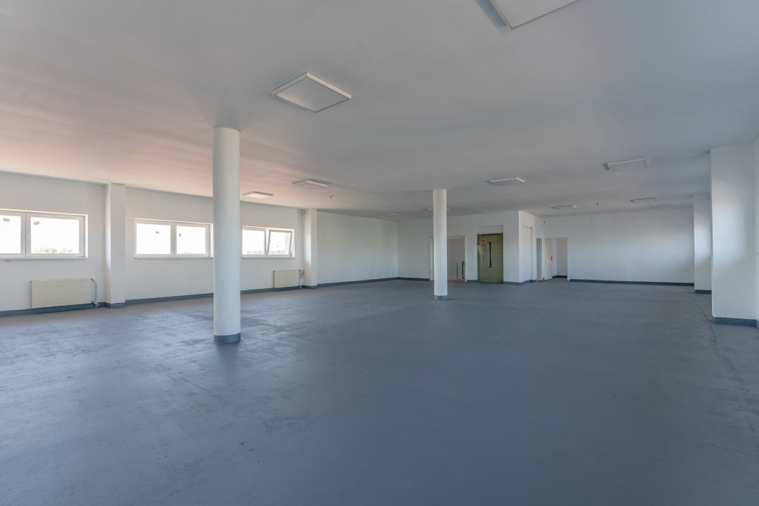 Hală 664 mp cu showroom, lift marfă și 15 parcări Brașov – fotografia 4 din 22