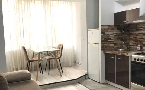 Apartament 3 camere Etaj 1 Cetate Cloșca – Renovat Utilat Mobilat