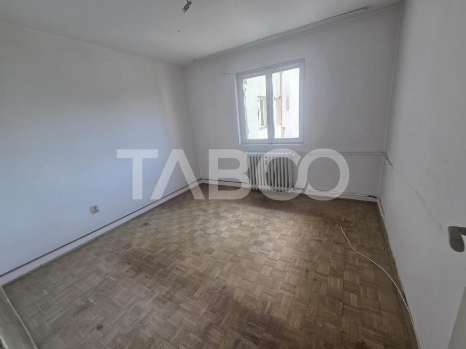 Apartament decomandat 2 camere 40 mpu etaj 2 zona 13 Decembrie – fotografia 2 din 6