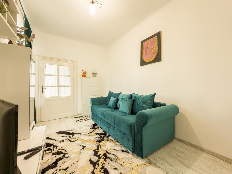 Apartament ultracentral | 2 camere | balcon 20 Mp | Pod pe toată suprafața – fotografia 8 din 17