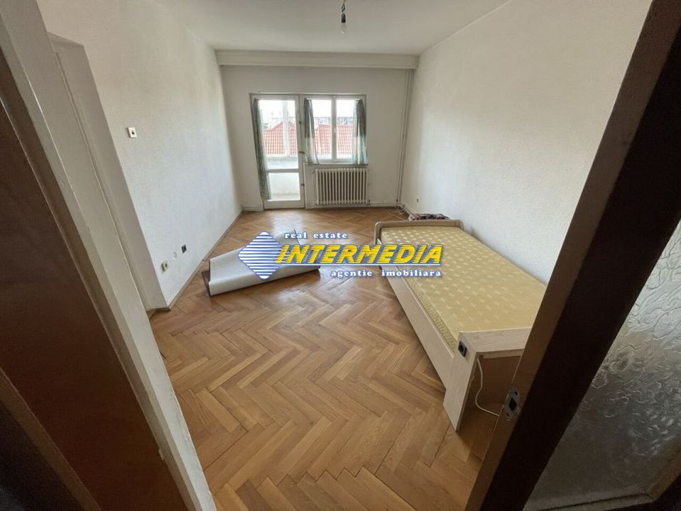 Apartament 3 camere etaj 2 +garaj + boxa in Cetate zona Caroline – fotografia 1 din 6