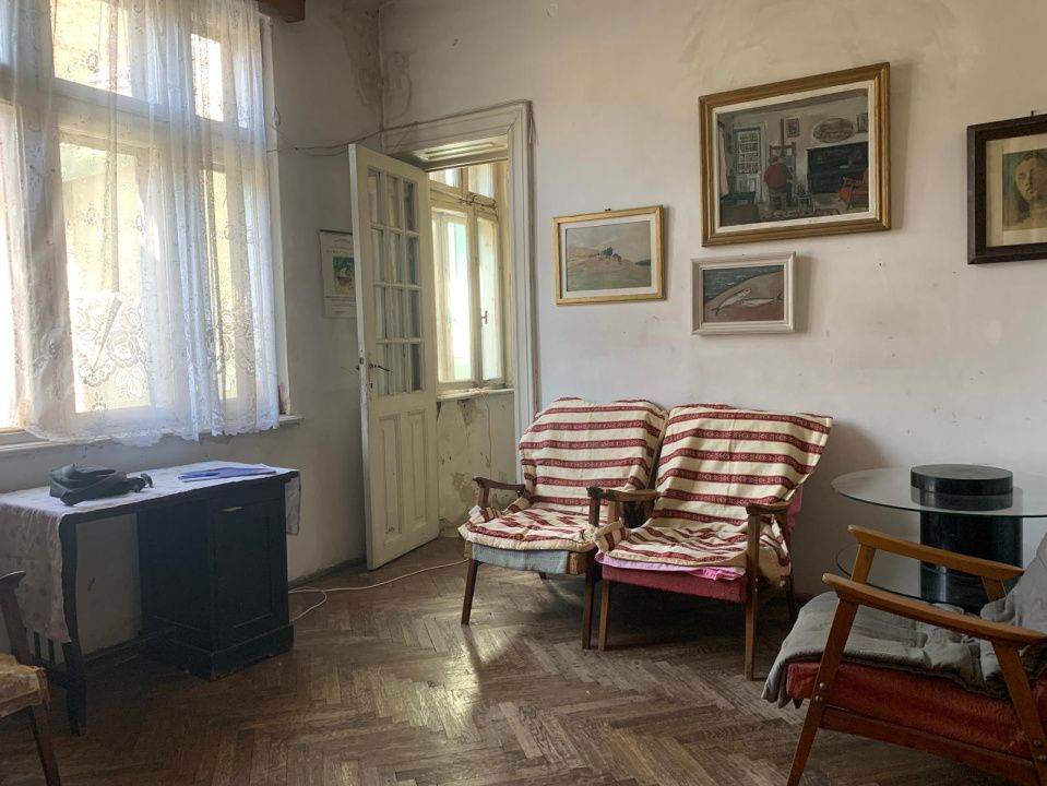 De vanzare 2 camere in vila interbelica, curte comuna zona Armeneasca – fotografia 12 din 16