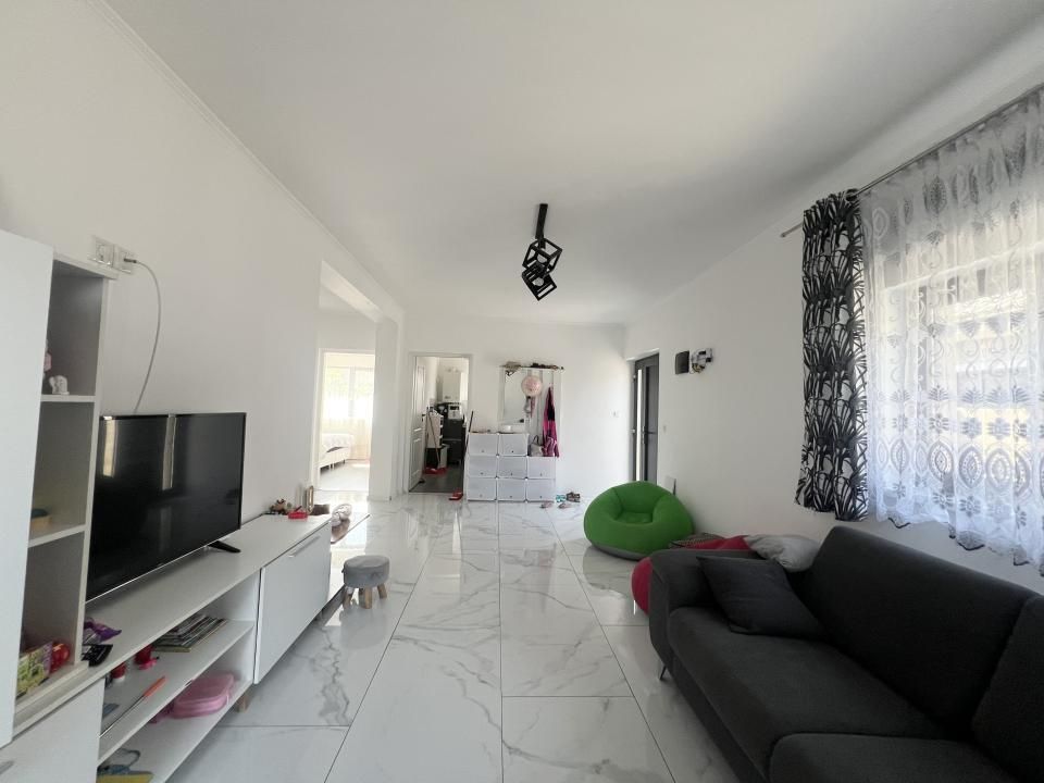 Duplex 3 camere, 72 mp utili, mobilat/utilat - Sanmihaiu Roman – fotografia 3 din 12