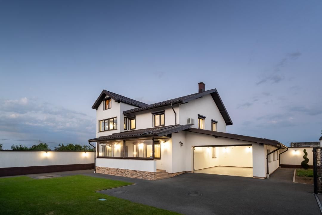 Casă premium de vânzare în Adunații Copăceni – 326 mp utili, 492 mp teren, garaj – fotografia 1 din 28