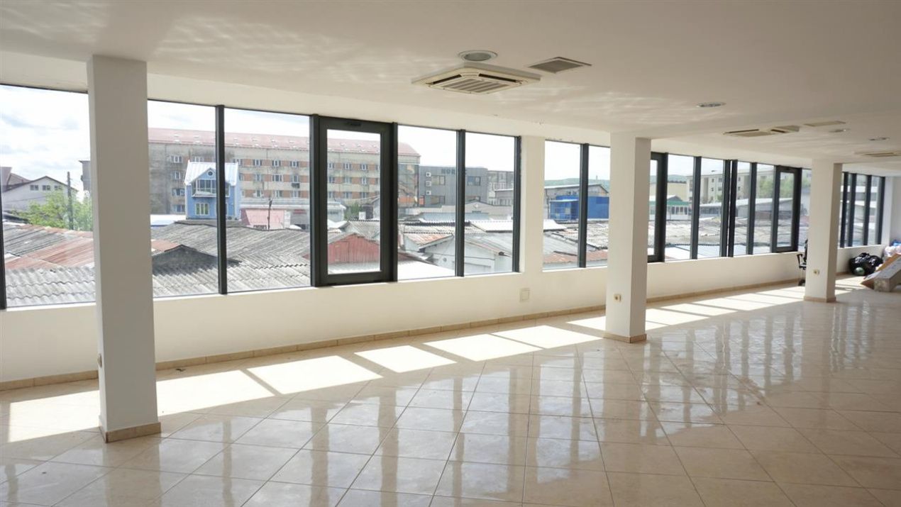 DE INCHIRIAT- SPATIU COMERCIAL 140 MP – fotografia 4 din 14