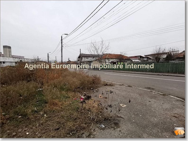 Vand teren in Palazu Mare zona centrala – fotografia 1 din 8