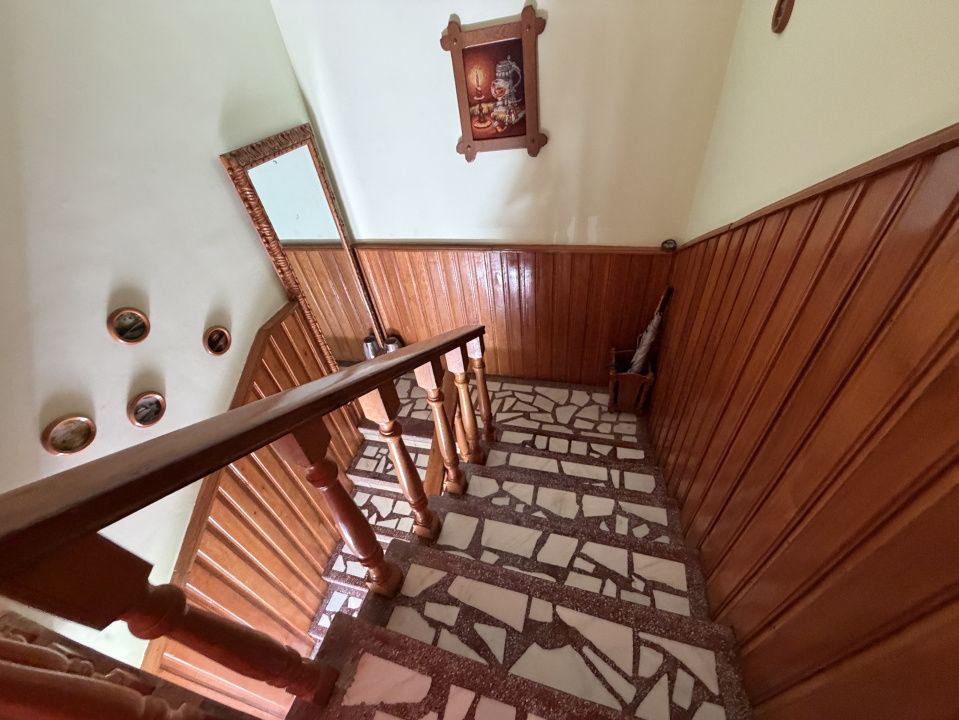 Sebeș Centru – Casă cu suflet 7 Camere 700 mp Teren 2 Garaje Curte Gradină – fotografia 33 din 37