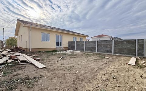 Duplex pe parter 3 camere toate utilitatile Mosnita Noua