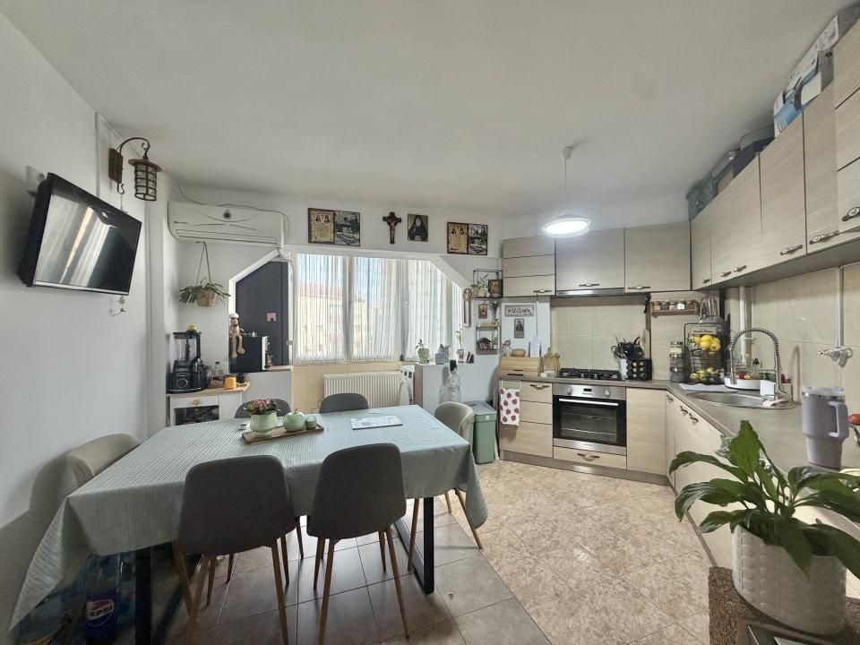 Apartament 2 camere, decomandat, etaj 3, zona Dambovita – fotografia 5 din 11