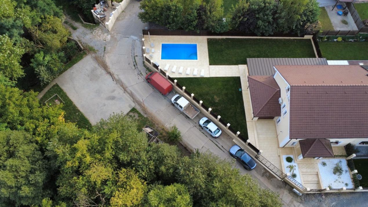 Casă superfinisată, complet mobilată, cu piscină încălzită – 5 camere, 5 băi – fotografia 4 din 20