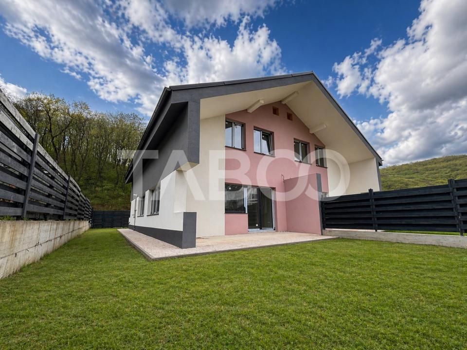 Casa duplex cu 4 camere si curte in Floresti Tauti – fotografia 1 din 9