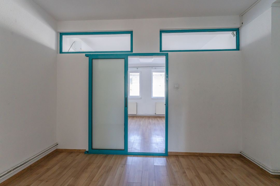 Hală 664 mp cu showroom, lift marfă și 15 parcări Brașov – fotografia 20 din 22