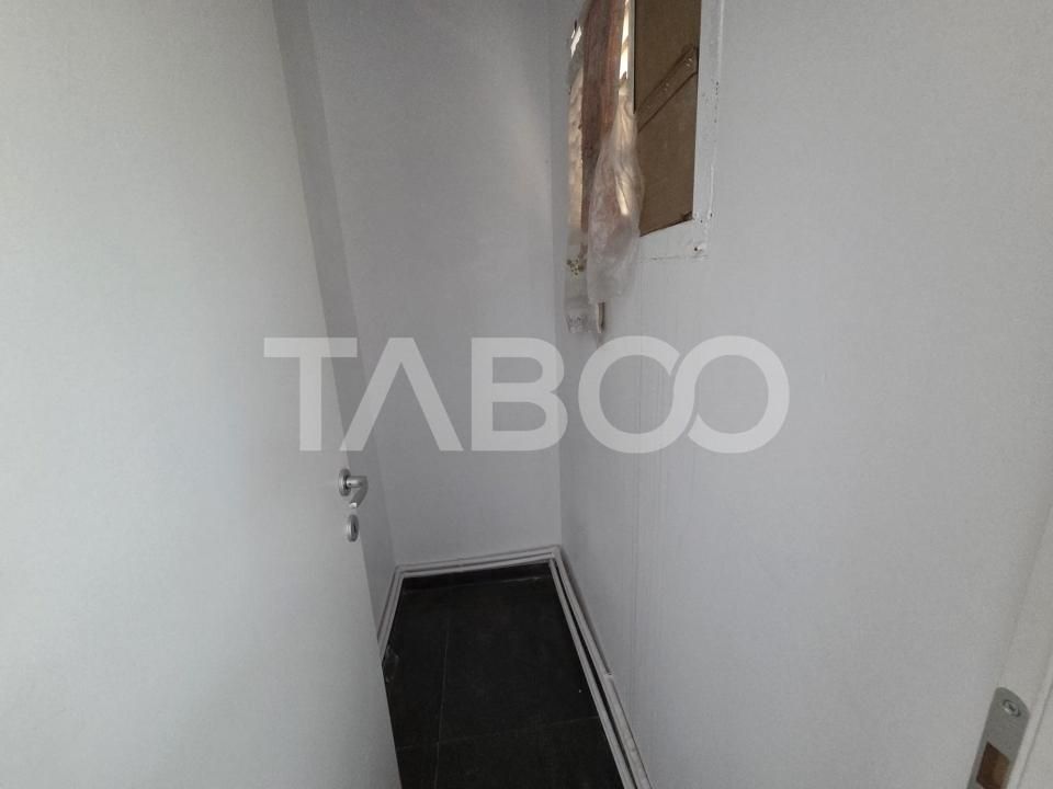 Apartament 70 mp semidecomandat 3 camere balcon 6 mp Bulevardul Unirii – fotografia 11 din 12