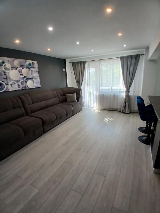 3 camere de inchiriat, Lux, zona Carrefour – fotografia 1 din 10