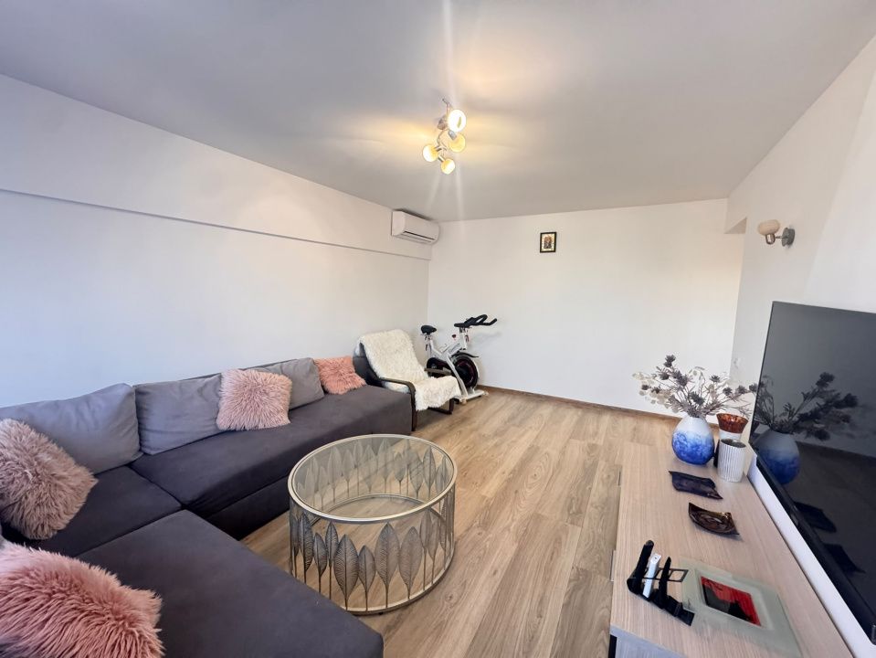 Apartament 3 camere decomandat, renovat integral, de vânzare în KM 5 – Constanța – fotografia 2 din 17