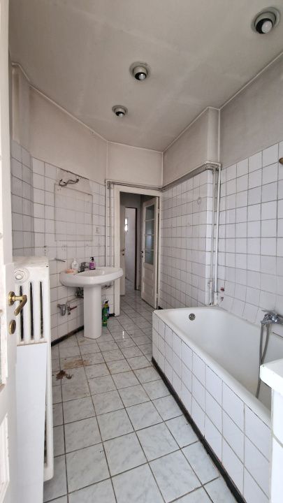 Vila cu curte de vanzare ULTRACENTRAL - 442.7 mp, 72 mp curte libera, 2 garaje – fotografia 11 din 19
