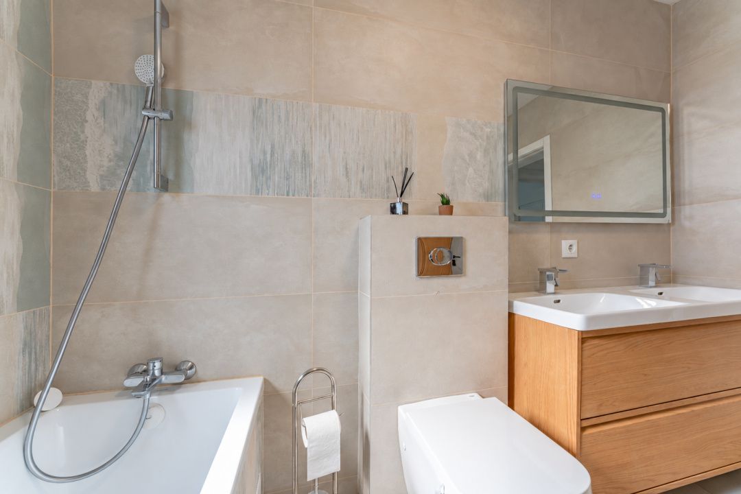 Casa in Harman, cu 4 dormitoare, terasa generoasa si teren de 652 mp – fotografia 23 din 39