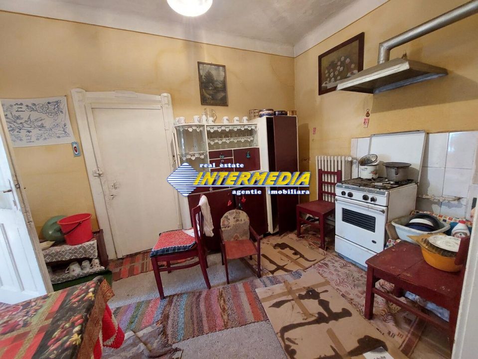 Casa de vanzare in Centru pozitie buna, asfalt, Ideal afacere! – fotografia 6 din 9