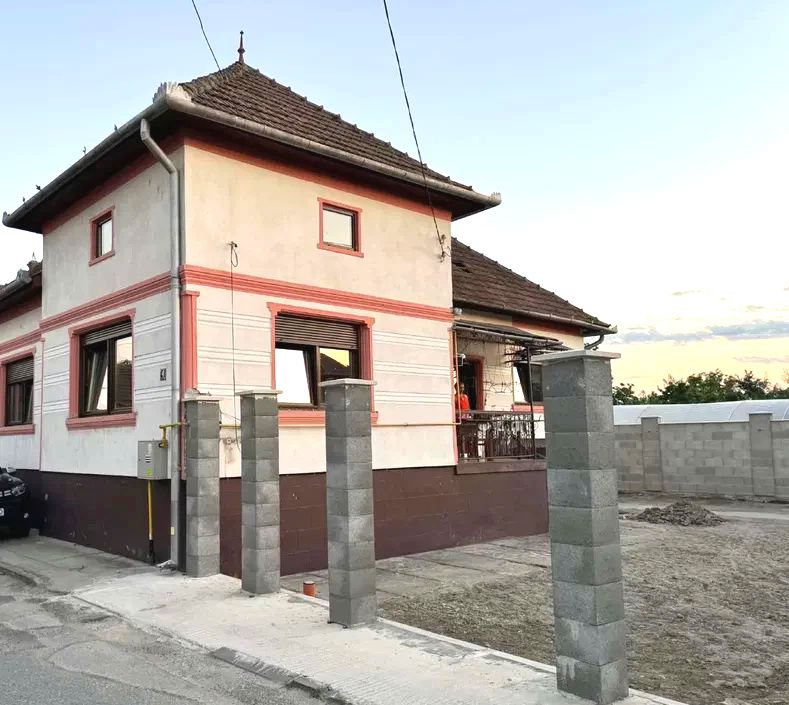 CASA 4 CAMERE I DE VANZARE I CENTRU I 120 MP I POZITIE FOARTE BUNA I – fotografia 2 din 8