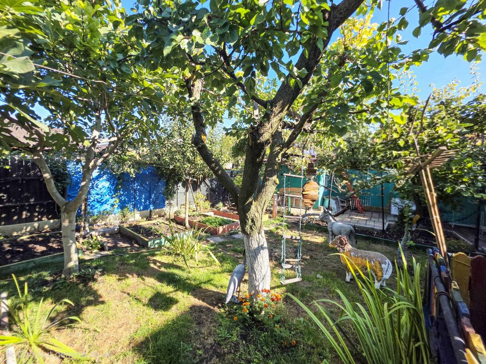 Casă cu 4 camere în Constanța, zona Medeea – Teren 358 mp, garaj și grădină – fotografia 3 din 14