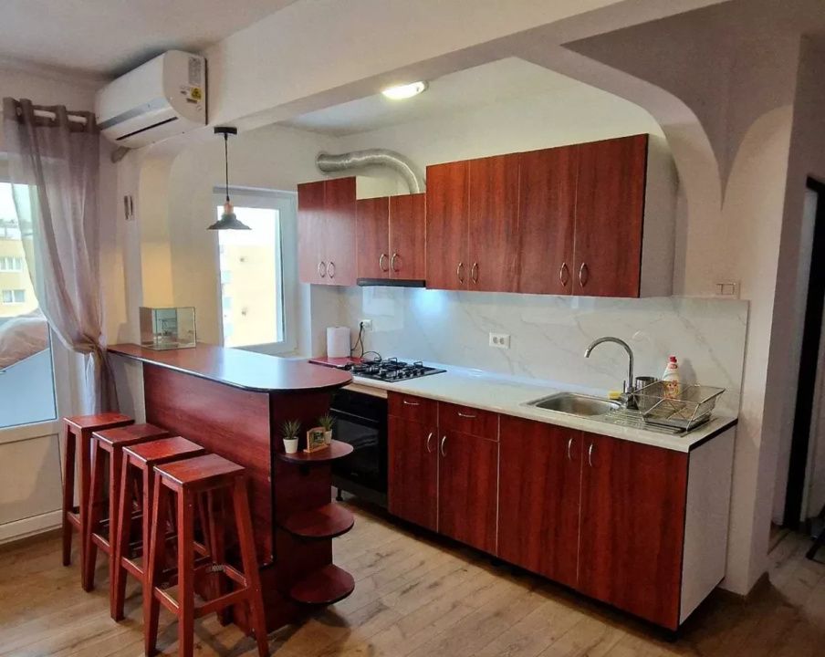 Inchiriez apartament CETATE - 3 camere plus living cu bucatarie – fotografia 1 din 6