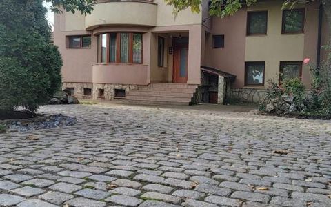 Vilă exclusivistă de vânzare în Iași – 450 mp utili și teren de 2.000 mp
