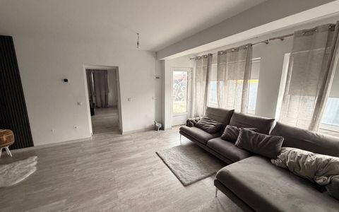 2 Case individuale, 1.100 mp teren, garaj cu elevator, zona Avram Iancu!