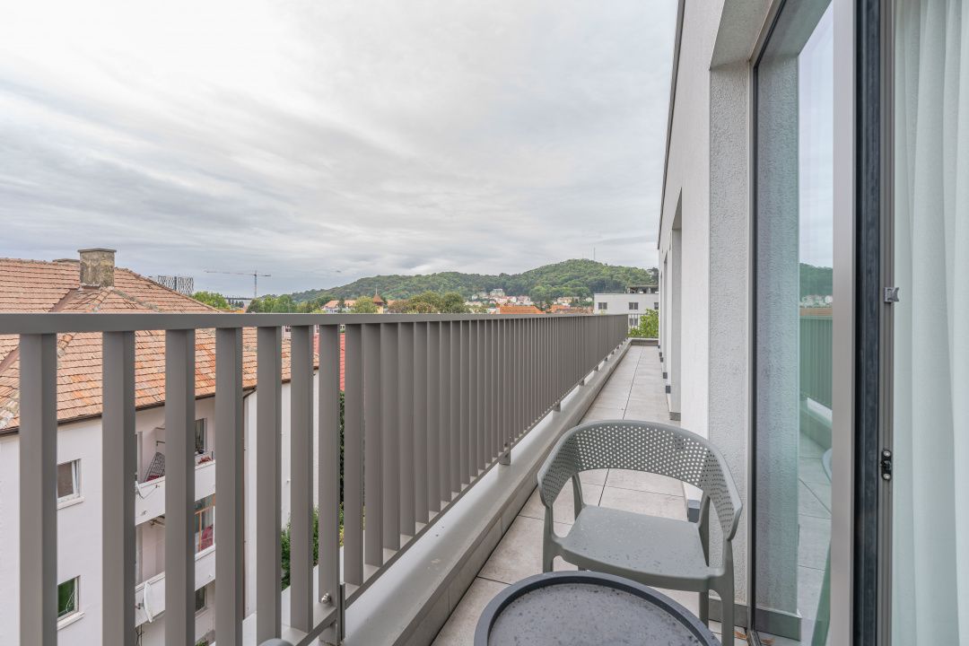 Apartament 3 camere cu vedere panoramică spre centrul vechi Brașov – fotografia 6 din 12