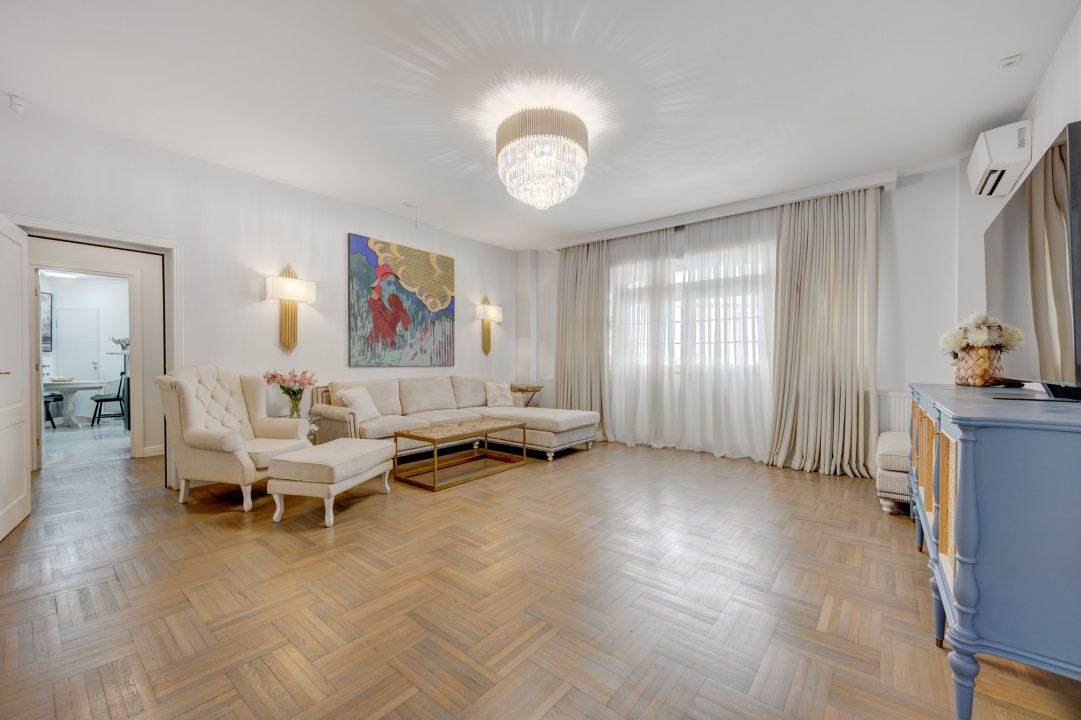 CAROL - EPISCOP CHESARIE, APARTAMENT 250 MP TOTAL, CURTE 250 MP! – fotografia 1 din 20