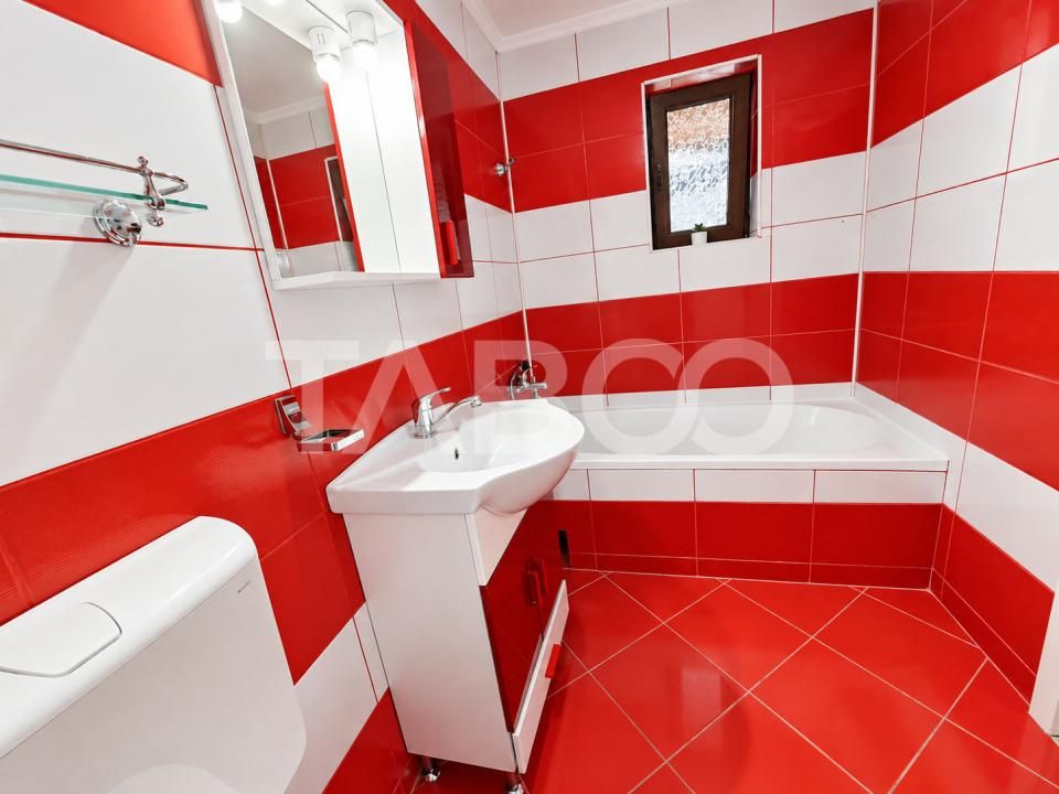 Casa individuala la prima inchiriere 4 camere terasa curte Sura Mica – fotografia 22 din 25