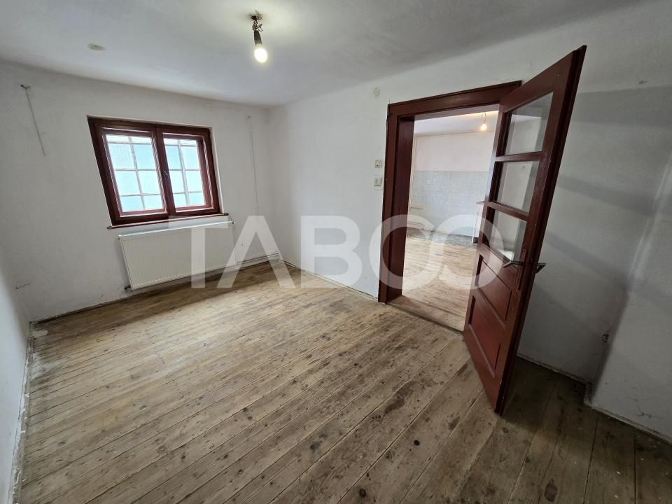 Casa de vanzare cu teren 412 mp pivnita garaj in Terezian Sibiu – fotografia 9 din 34