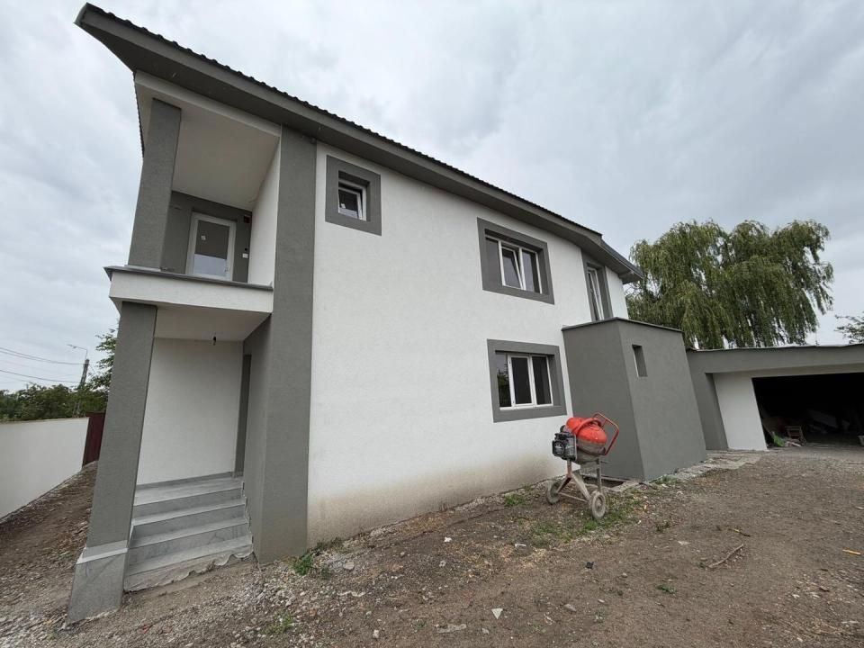 Individuala | Parter + Etaj + Pod | Asfalt | Toate utilitatile | Garaj – fotografia 2 din 22